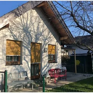 Dom wakacyjny Knusperhaus Mit Garten